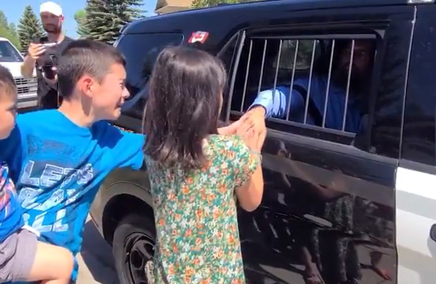 “Goodbye, Daddy,” Children Cry as Pastor Arrested On New Charges for Holding Worship Service