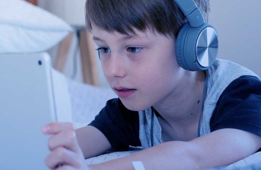 ‘Digital Licence’ Program for Kids Could Potentially Allow the Government to Control the News Your Children Read Online